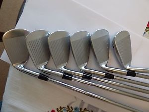 Excellent condition men's right handed Mizuno JPX 850 irons reg flex 5-PW