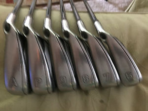 CALLAWAY  RAZR X HL COMBO HYBRIDS/IRON SET 4-AW graphite---very good