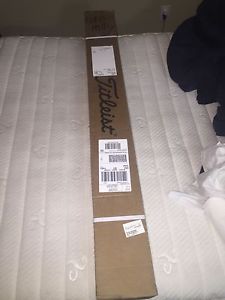 Titleist Men's Left Handed 915 D2 Regular Flex 10.5 Driver