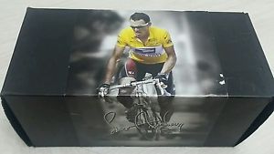 Rare Oakley sunglasses M frame Live Strong.