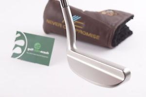 FORGED NEVER COMPROMISE ROBUSTO BLADE PUTTER / 33.75 INCH / 55444