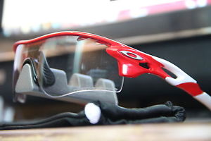 =Oakley= RadarLock PATH VENTED = INFRARED FRAME = Clear Black PHOTOCHROMIC Lens=