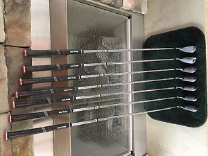 TAYLOR MADE GOLF CLUBS RSi1 W/R300 SHAFTS NEW MIDSIZED GRIPS 4-PW ExCond $295