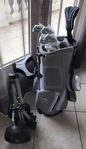 Ensemble NEUF LA Demie Série de Golf Femme  Droitière avec Sac et Chariot