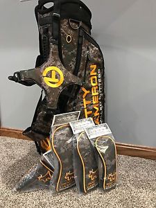 Scotty Cameron 2016 camo bulldog Circle T Stand Bag with matching covers NEW